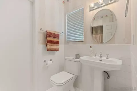 Bath - 4814 Mount Helix Dr, La Mesa, CA 91941 photo 1 of 8