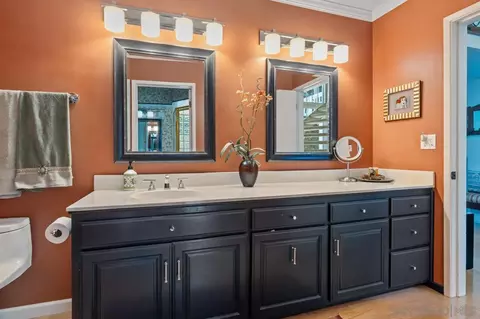 Bath - 4814 Mount Helix Dr, La Mesa, CA 91941 photo 6 of 8