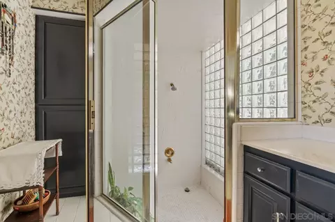 Bath - 4814 Mount Helix Dr, La Mesa, CA 91941 photo 4 of 8