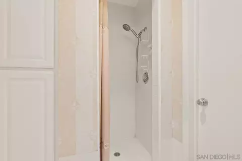 Bath - 4814 Mount Helix Dr, La Mesa, CA 91941 photo 2 of 8