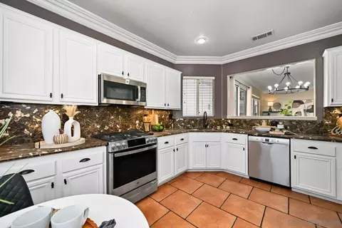 Kitchen - 1413 Filmore Pl, Chula Vista, CA 91913 photo 4 of 5