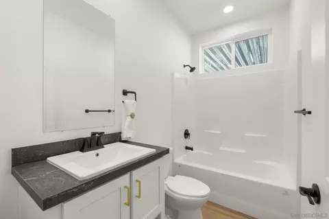 Bath - 103 Havenview Ln, Oceanside, CA 92056 photo 3 of 3