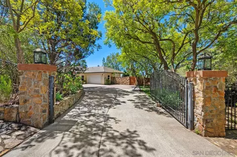 17035 Rio Maria Rd, Lakeside, CA 92040
