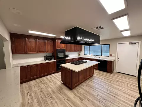 Kitchen - 1962 Larkspur Dr, Alpine, CA 91901 photo 7 of 7
