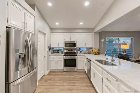 Kitchen - 1962 Larkspur Dr, Alpine, CA 91901 photo 3 of 7