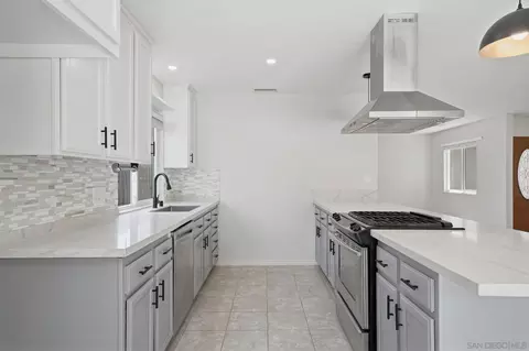 Kitchen - 9936 Beck Dr, Santee, CA 92071 photo 4 of 5