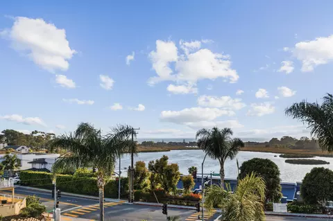 1128 Las Flores, Carlsbad, CA 92008
