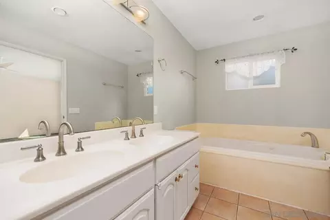 Bath - 140 Five Crowns Way, Encinitas, CA 92024 photo 1 of 4