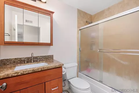 Bath - 140 Five Crowns Way, Encinitas, CA 92024 photo 4 of 4
