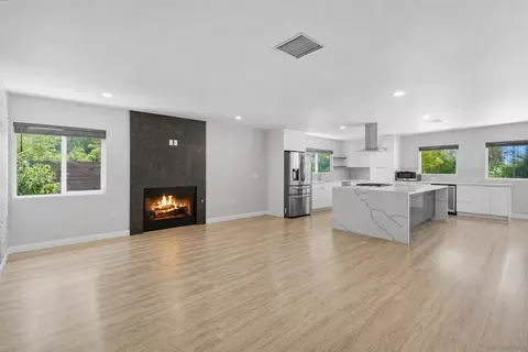 Living - 907 Seph Way, Escondido, CA 92027 photo 2 of 10