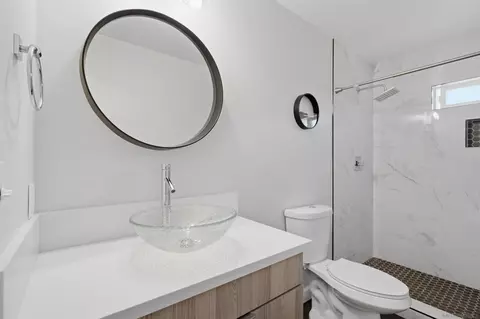 Bath - 907 Seph Way, Escondido, CA 92027 photo 9 of 11