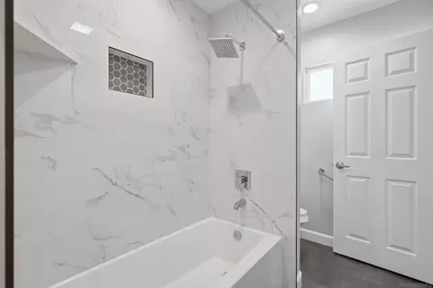 Bath - 907 Seph Way, Escondido, CA 92027 photo 7 of 11
