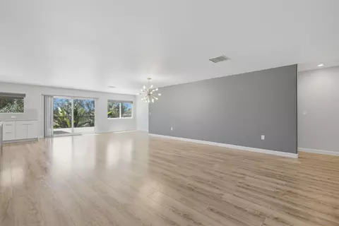 Living - 907 Seph Way, Escondido, CA 92027 photo 4 of 10