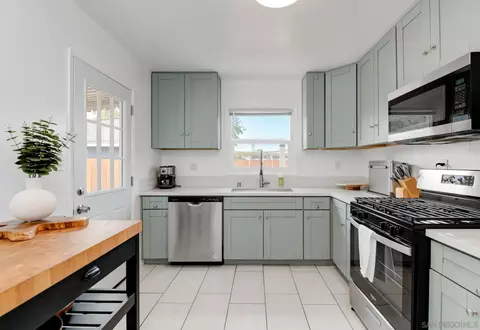 6741 Carthage St, San Diego, CA 92120