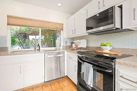 Kitchen - 14105 Durhullen Dr, Poway, CA 92064 photo 2 of 3
