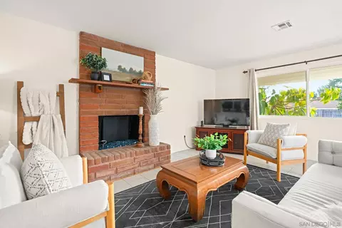 Living - 14105 Durhullen Dr, Poway, CA 92064 photo 2 of 6