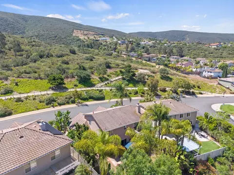 View/Area - 1020 Cima Dr, San Marcos, CA 92078 photo 8 of 18