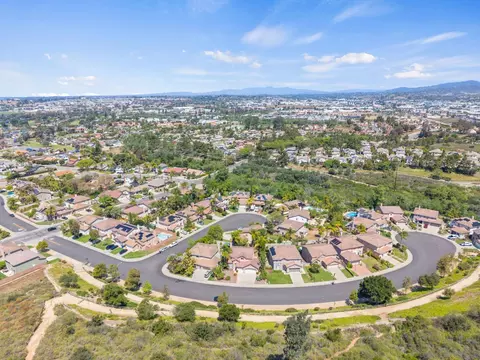 View/Area - 1020 Cima Dr, San Marcos, CA 92078 photo 6 of 18