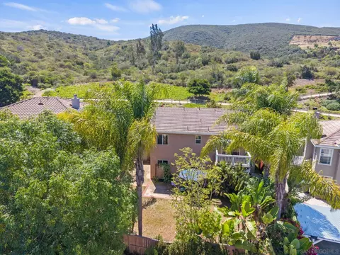 View/Area - 1020 Cima Dr, San Marcos, CA 92078 photo 11 of 18