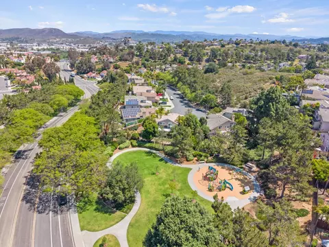 View/Area - 1020 Cima Dr, San Marcos, CA 92078 photo 2 of 18