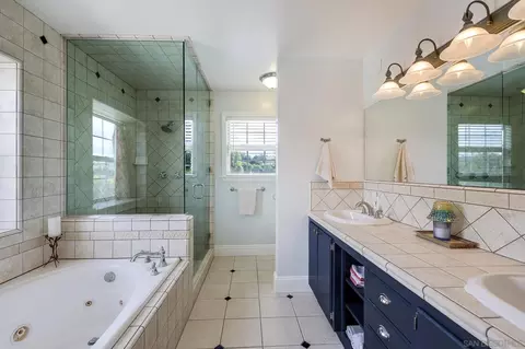 Bath - 13238 Beechtree St, Lakeside, CA 92040 photo 4 of 5