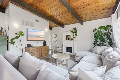 Living - 395 San Roque, Escondido, CA 92025 photo 4 of 4