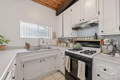 Kitchen - 395 San Roque, Escondido, CA 92025 photo 4 of 6