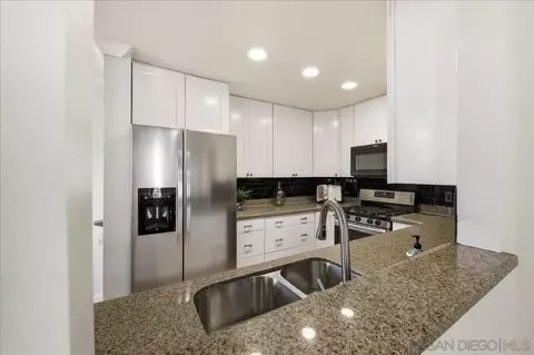 Kitchen - 10709 Lisa Meadows Dr UNIT B, Santee, CA 92071 photo 4 of 4