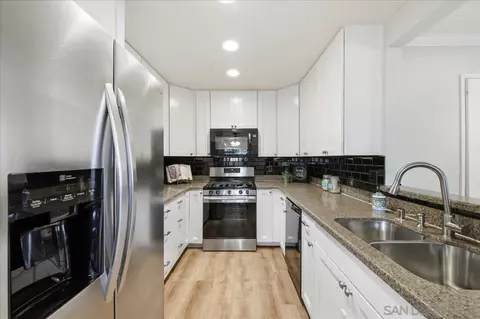 Kitchen - 10709 Lisa Meadows Dr UNIT B, Santee, CA 92071 photo 1 of 4