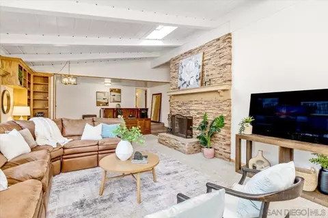 Living - 877 Montview Dr, Escondido, CA 92025 photo 3 of 4