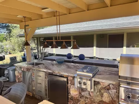 Kitchen - 877 Montview Dr, Escondido, CA 92025 photo 4 of 6