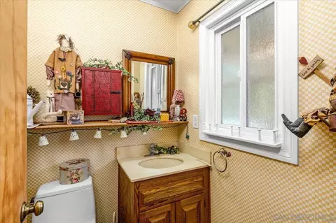 Bath - 877 Montview Dr, Escondido, CA 92025 photo 3 of 3