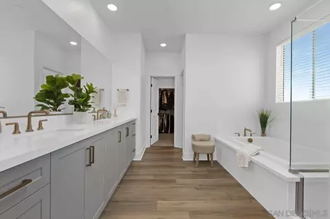 Bath - 712 Meadowood St, Fallbrook, CA 92028 photo 1 of 5