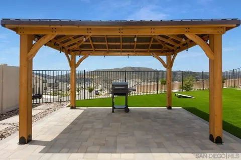 Exterior - 712 Meadowood St, Fallbrook, CA 92028 photo 8 of 13