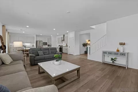 Entry Way - 712 Meadowood St, Fallbrook, CA 92028 photo 1 of 2