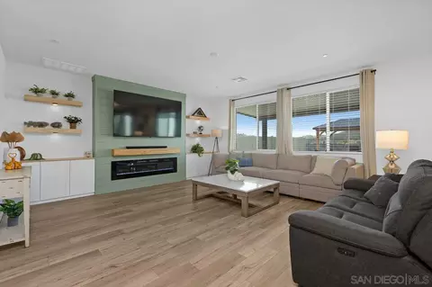 Living - 712 Meadowood St, Fallbrook, CA 92028 photo 1 of 2