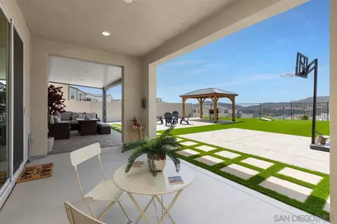 712 Meadowood St, Fallbrook, CA 92028