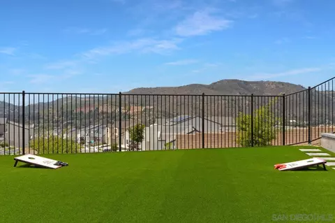 Exterior - 712 Meadowood St, Fallbrook, CA 92028 photo 9 of 13
