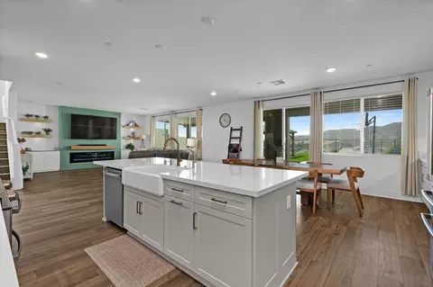712 Meadowood St, Fallbrook, CA 92028