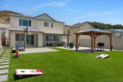 Exterior - 712 Meadowood St, Fallbrook, CA 92028 photo 10 of 13