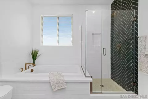 Bath - 712 Meadowood St, Fallbrook, CA 92028 photo 3 of 5