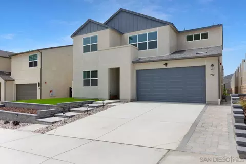 Exterior - 712 Meadowood St, Fallbrook, CA 92028 photo 1 of 13