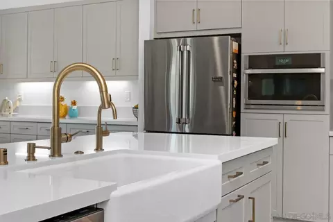 Kitchen - 712 Meadowood St, Fallbrook, CA 92028 photo 3 of 5