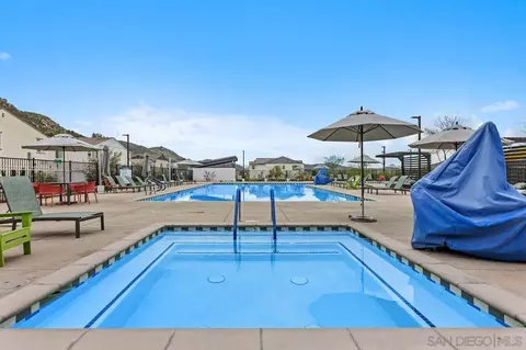 Exterior - 712 Meadowood St, Fallbrook, CA 92028 photo 12 of 13