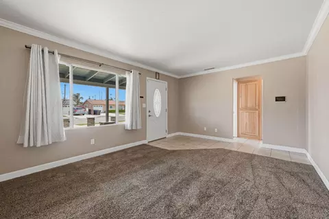 Living - 936 Spinel Ave, El Cajon, CA 92021 photo 2 of 9