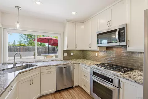Kitchen - 3022 Azahar Ct, Carlsbad, CA 92009 photo 4 of 4
