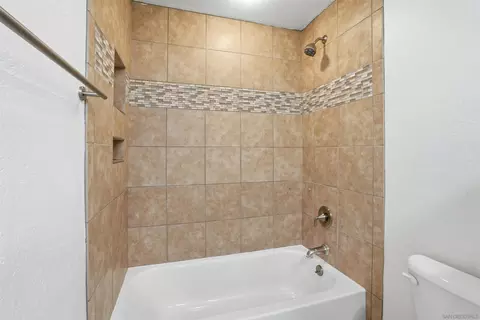 Bath - 3022 Azahar Ct, Carlsbad, CA 92009 photo 4 of 4