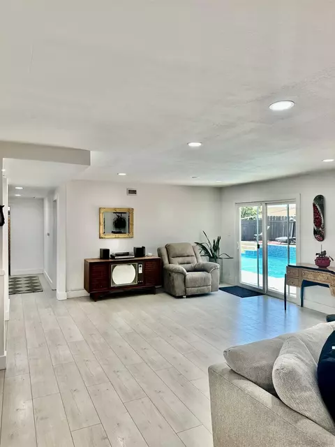 Living - 10252 Santana St, Santee, CA 92071 photo 2 of 4