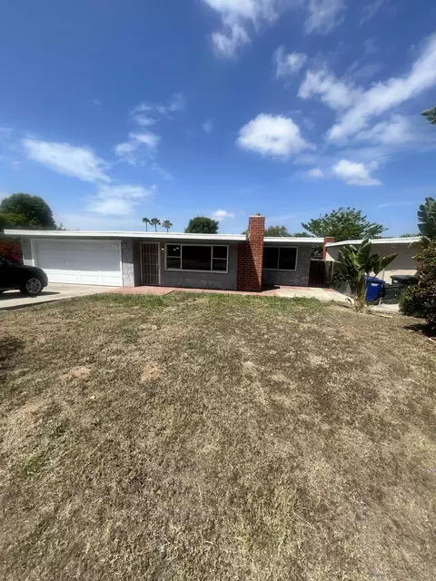 1758 Manor Dr, Vista, CA 92081