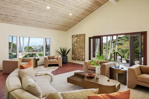 Living - 2065 Soledad Ave, La Jolla, CA 92037 photo 7 of 12